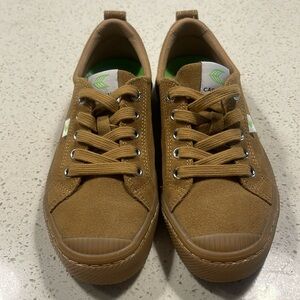 Cariuma Brown Suede Low-Top Sneakers
